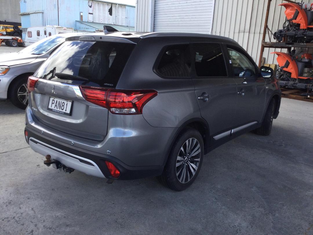 Photo '7' of Mitsubishi Outlander LS Photo '7' of Mitsubishi Outlander LS