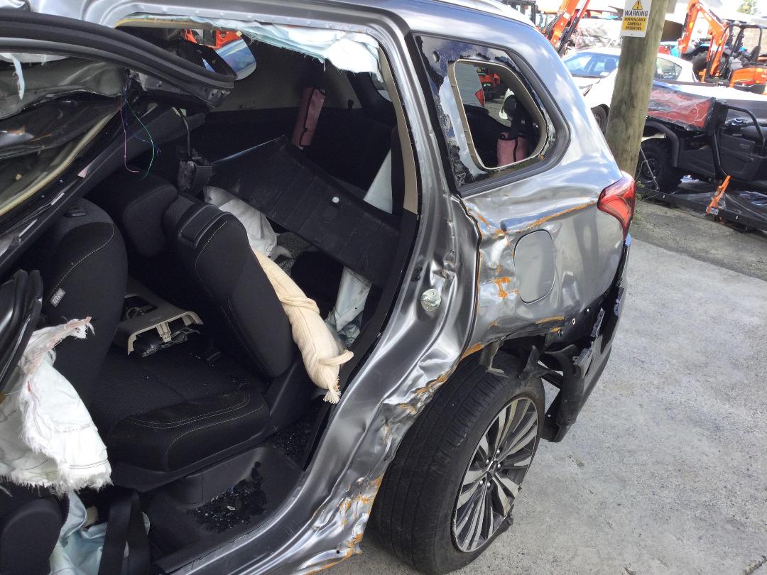 Photo '12' of Mitsubishi Outlander LS Photo '12' of Mitsubishi Outlander LS