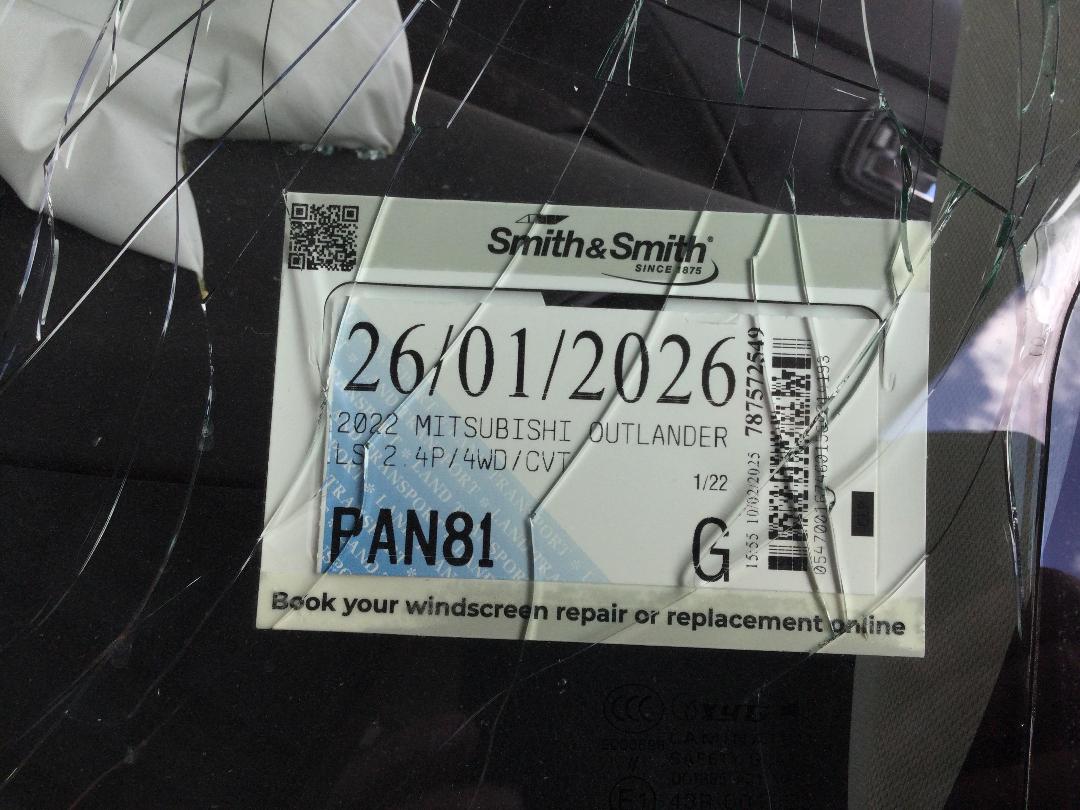 Photo '16' of Mitsubishi Outlander LS Photo '16' of Mitsubishi Outlander LS