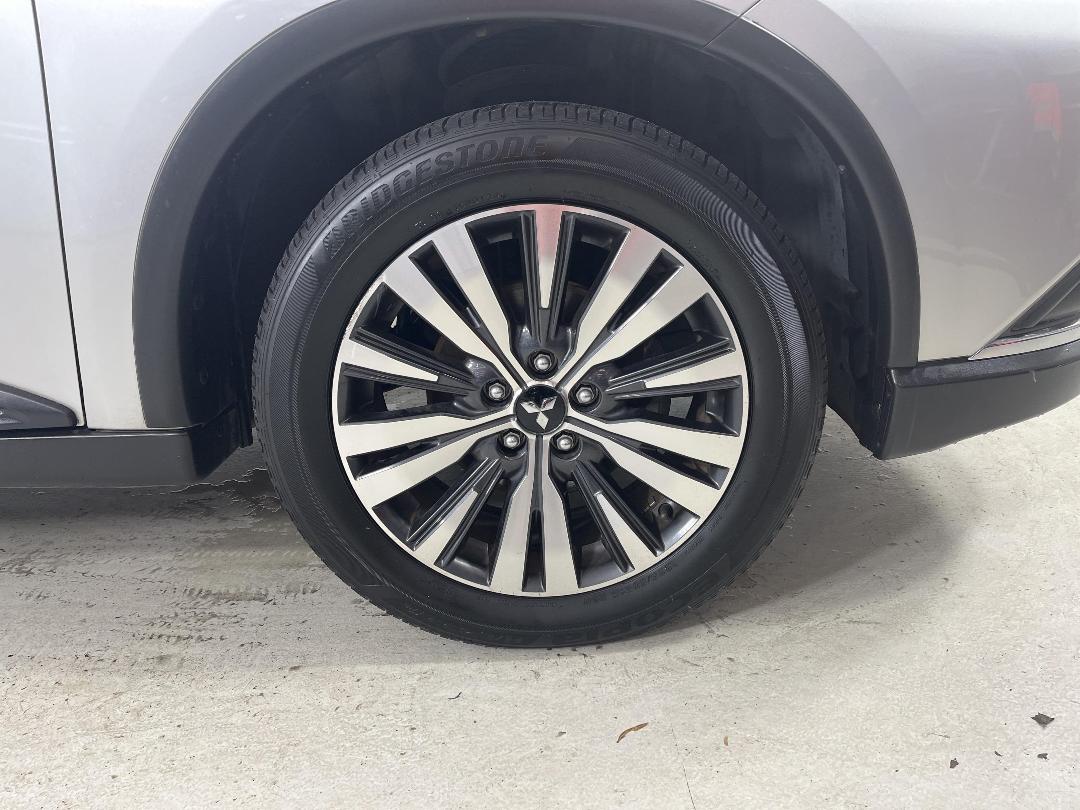 Photo '9' of Mitsubishi Outlander Photo '9' of Mitsubishi Outlander