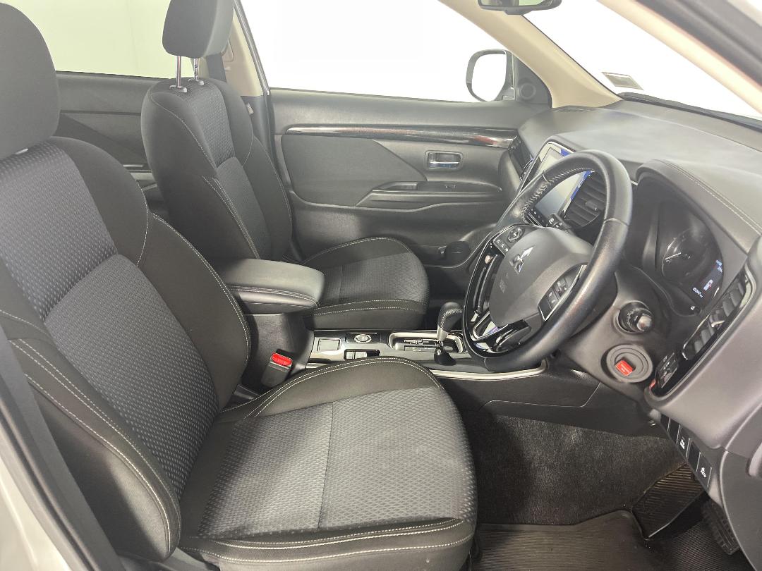 Photo '16' of Mitsubishi Outlander Photo '16' of Mitsubishi Outlander