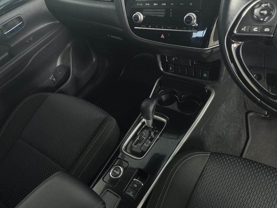 Photo '18' of Mitsubishi Outlander Photo '18' of Mitsubishi Outlander