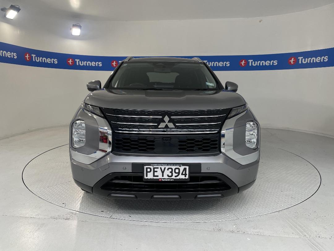 Photo '2' of Mitsubishi Outlander