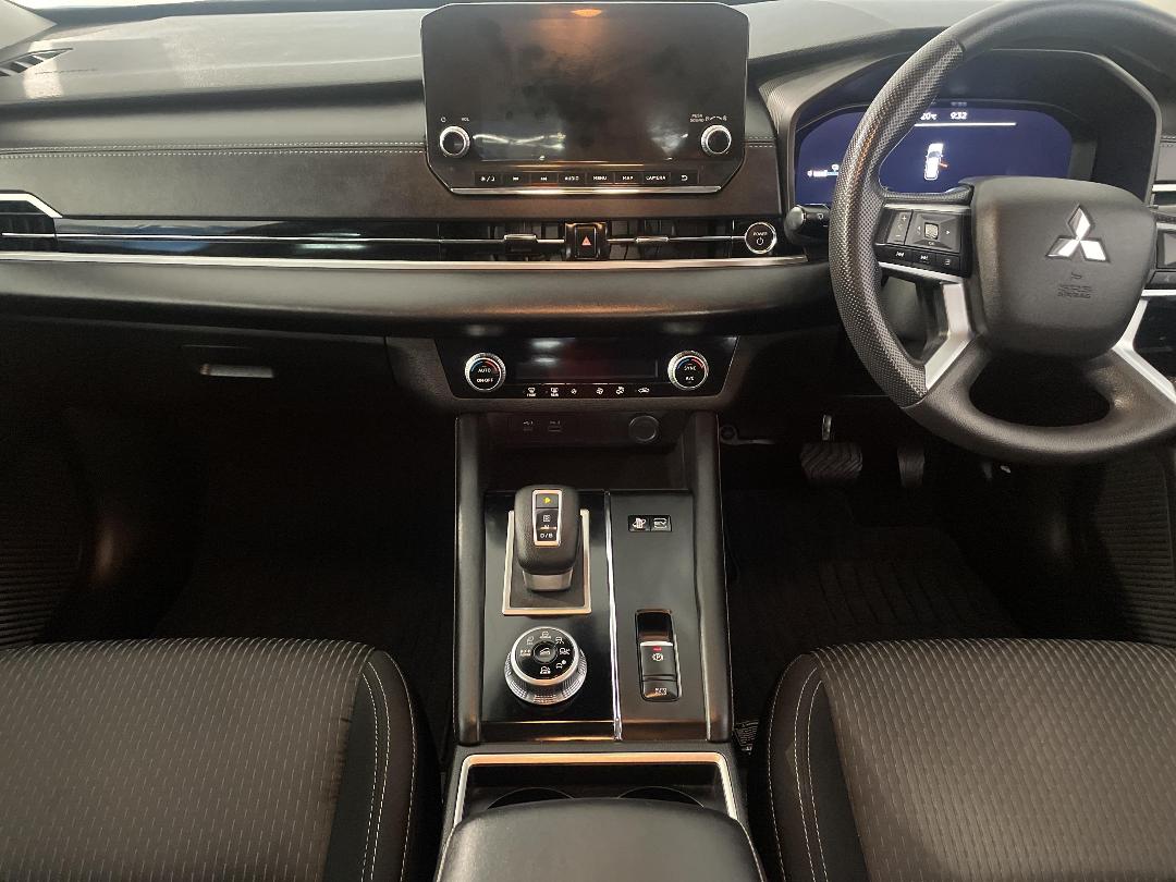 Photo '18' of Mitsubishi Outlander