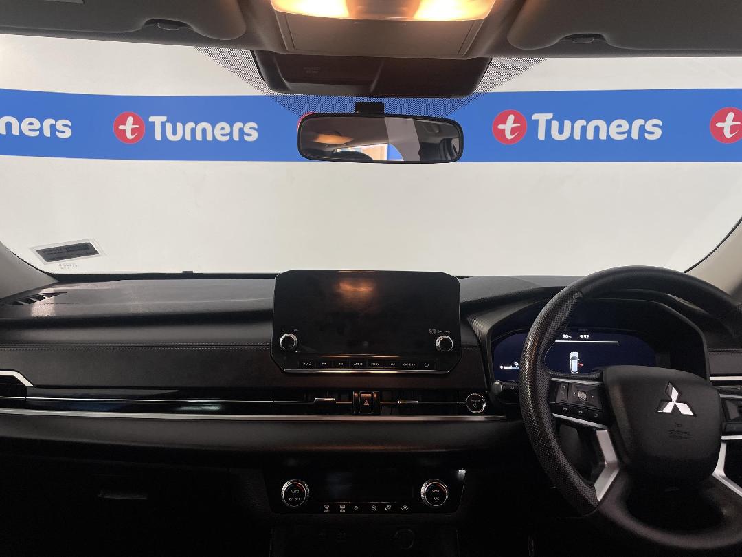 Photo '17' of Mitsubishi Outlander