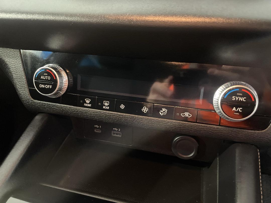 Photo '30' of Mitsubishi Outlander