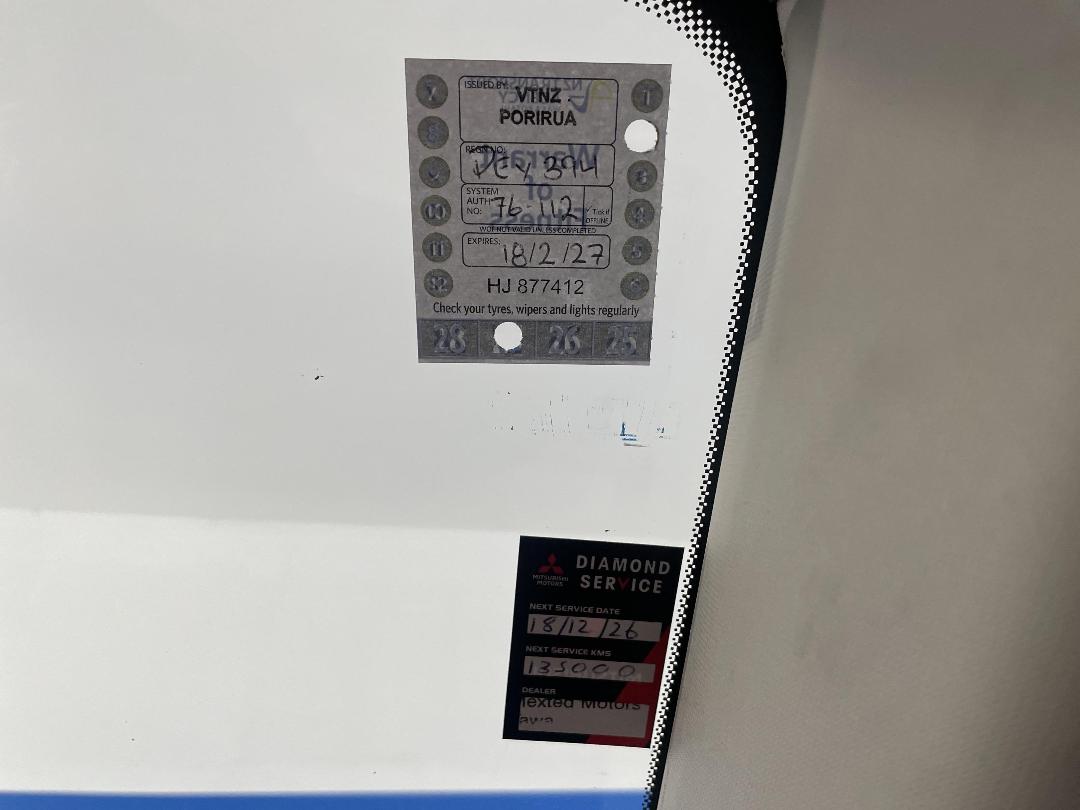 Photo '33' of Mitsubishi Outlander