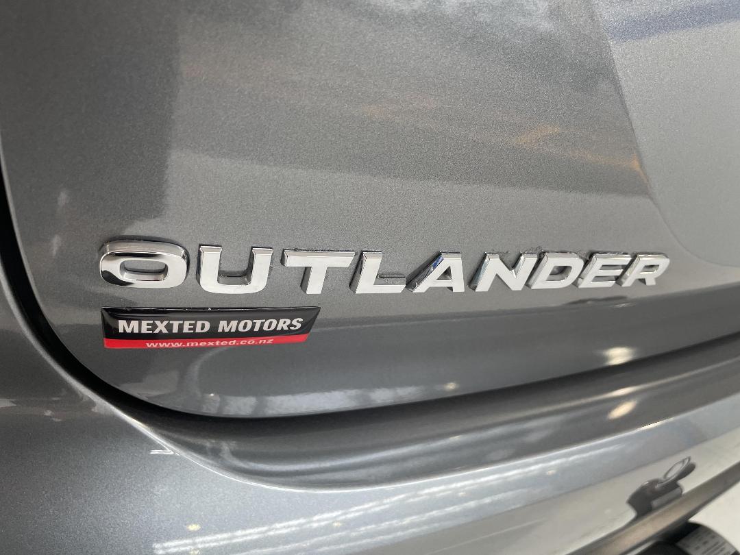 Photo '36' of Mitsubishi Outlander