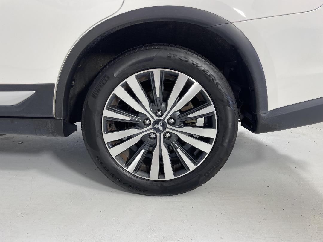 Photo '11' of Mitsubishi Outlander Photo '11' of Mitsubishi Outlander