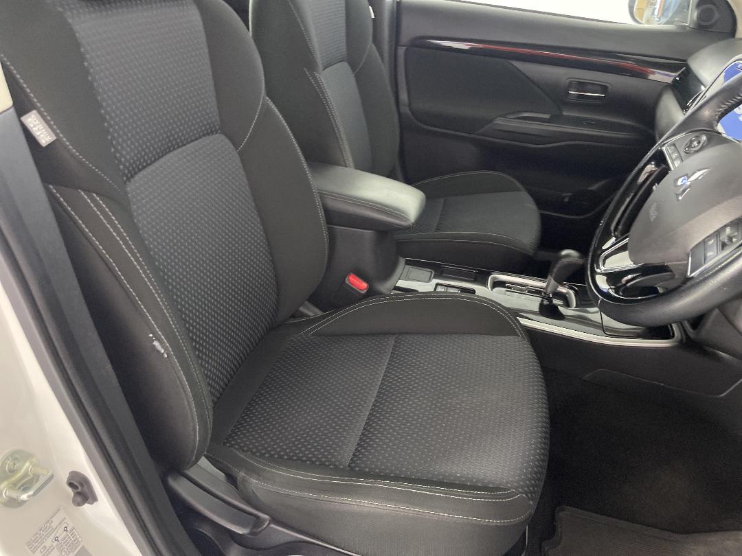 Photo '16' of Mitsubishi Outlander Photo '16' of Mitsubishi Outlander