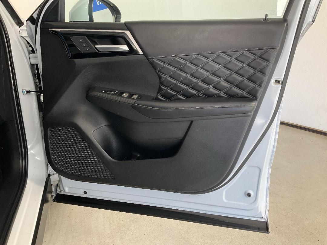 Photo '15' of Mitsubishi Outlander Photo '15' of Mitsubishi Outlander