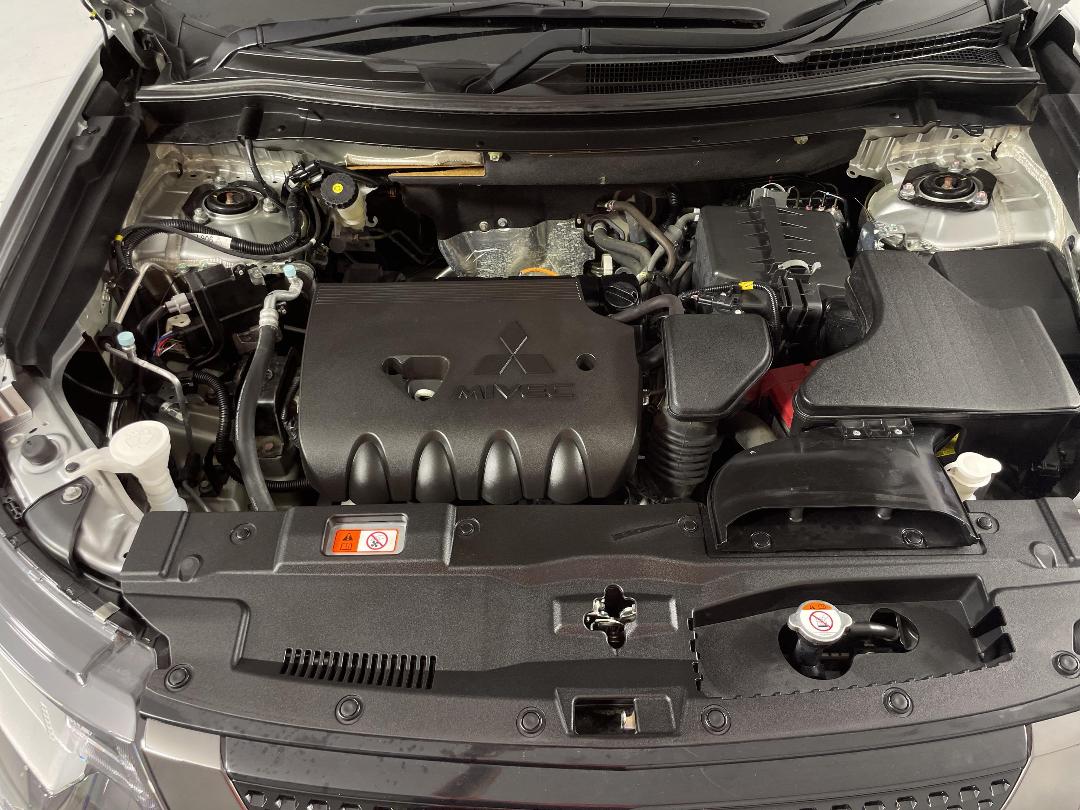 Photo '13' of Mitsubishi Outlander