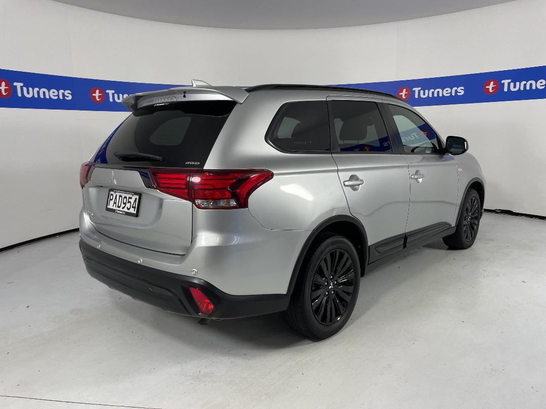 Photo '7' of Mitsubishi Outlander