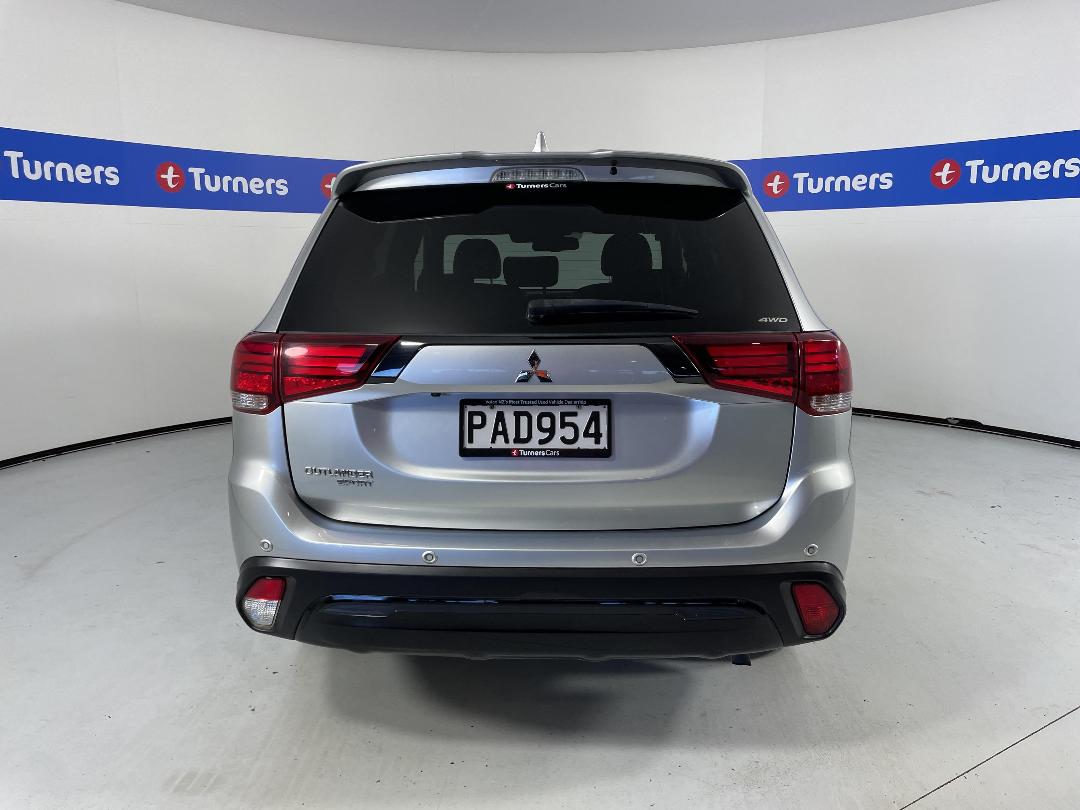 Photo '6' of Mitsubishi Outlander