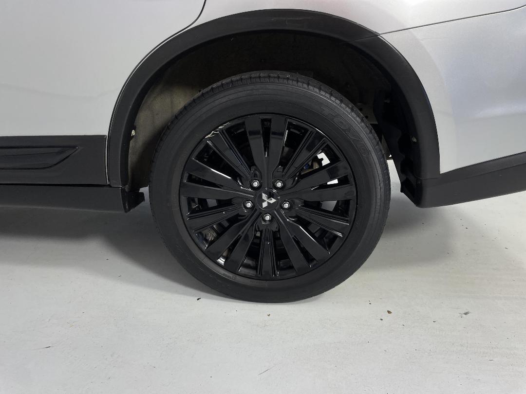 Photo '11' of Mitsubishi Outlander