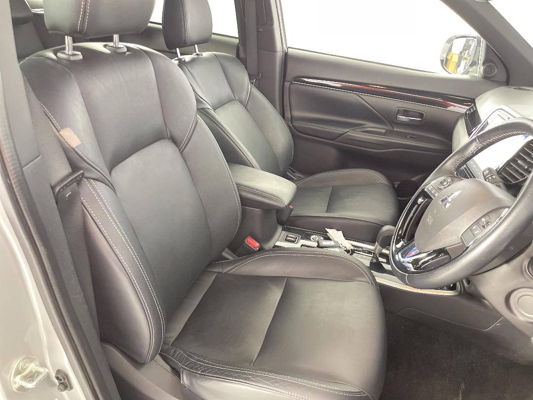 Photo '16' of Mitsubishi Outlander