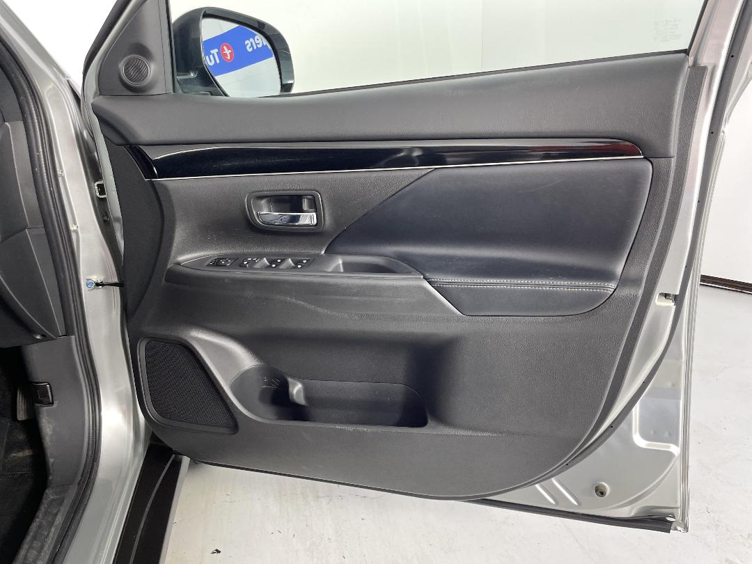 Photo '15' of Mitsubishi Outlander