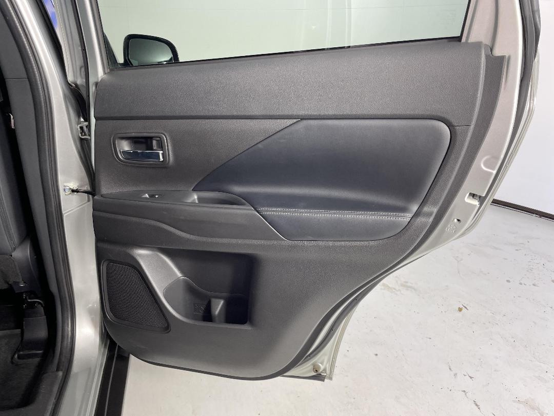 Photo '19' of Mitsubishi Outlander