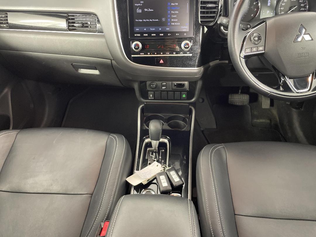 Photo '18' of Mitsubishi Outlander