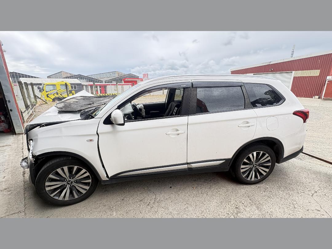 Photo '2' of Mitsubishi Outlander LS