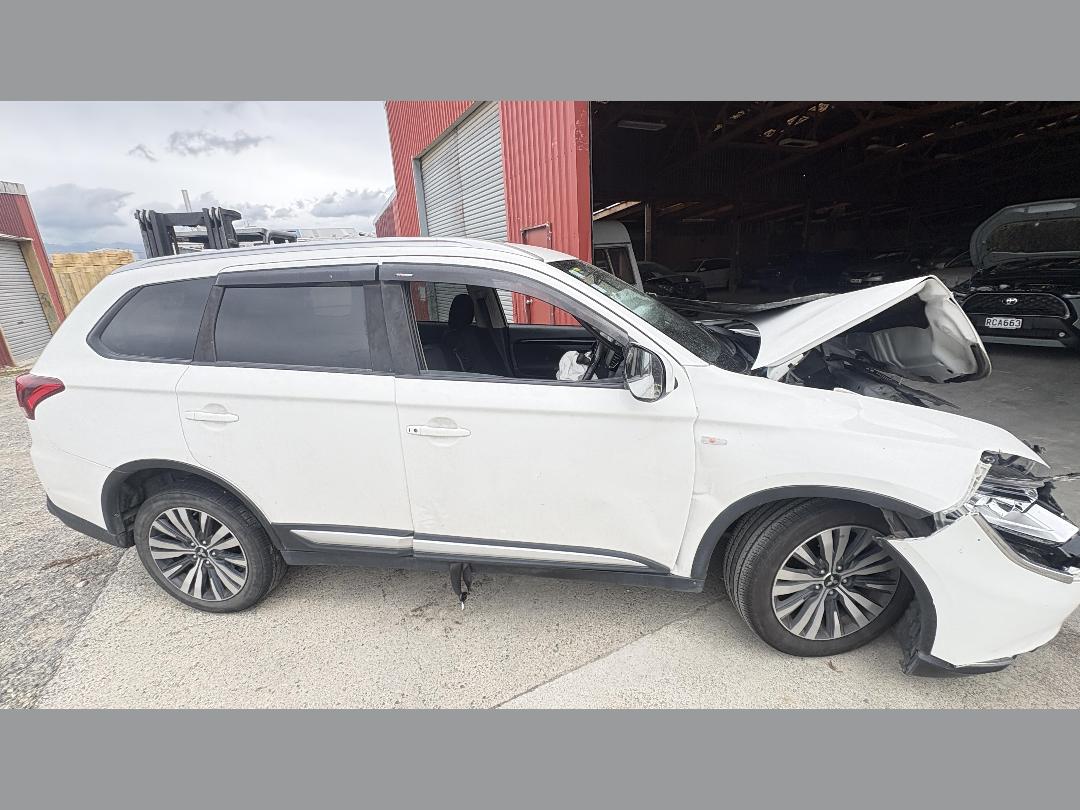 Photo '3' of Mitsubishi Outlander LS