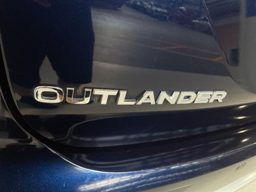 Photo '35' of Mitsubishi Outlander Photo '35' of Mitsubishi Outlander