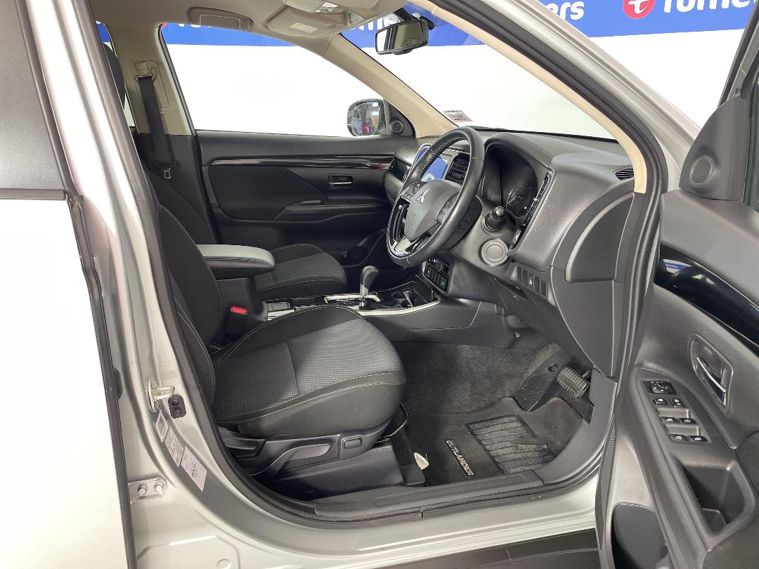 Photo '16' of Mitsubishi Outlander Photo '16' of Mitsubishi Outlander