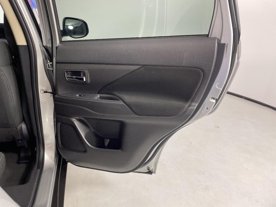 Photo '19' of Mitsubishi Outlander Photo '19' of Mitsubishi Outlander