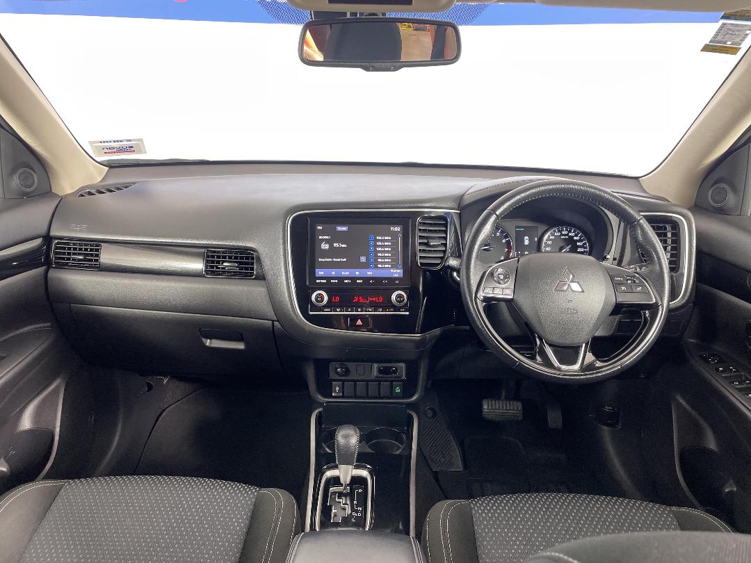 Photo '17' of Mitsubishi Outlander Photo '17' of Mitsubishi Outlander