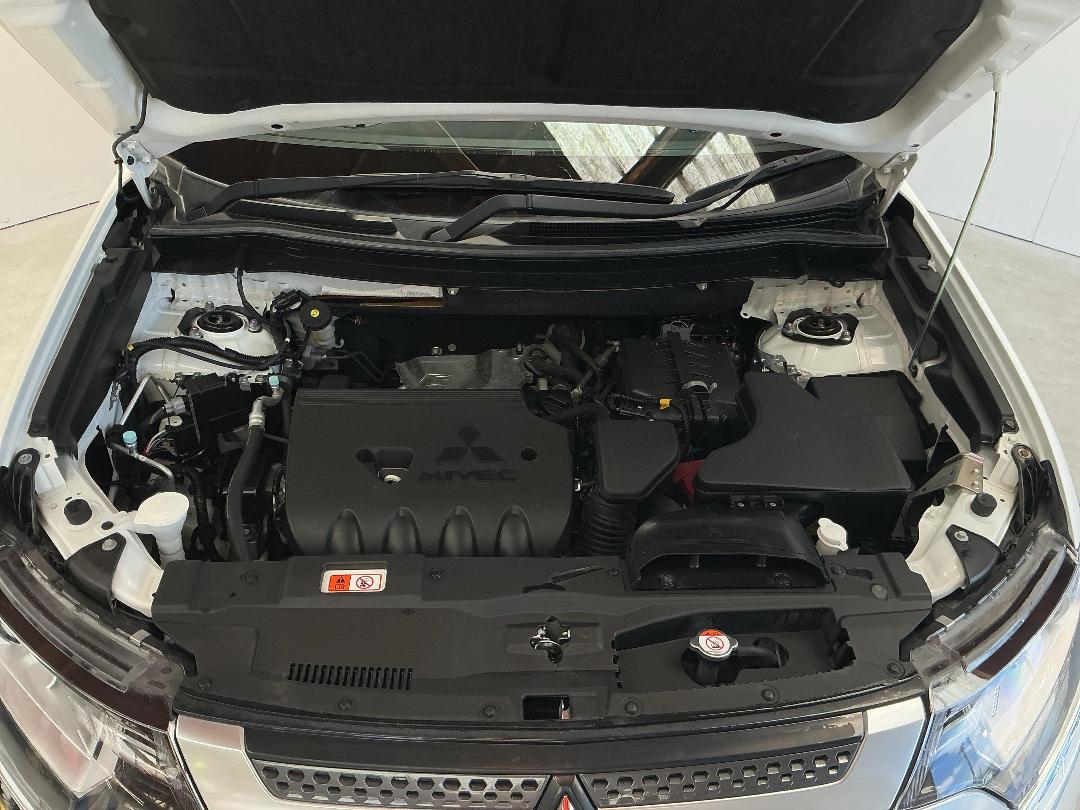 Photo '13' of Mitsubishi Outlander Photo '13' of Mitsubishi Outlander