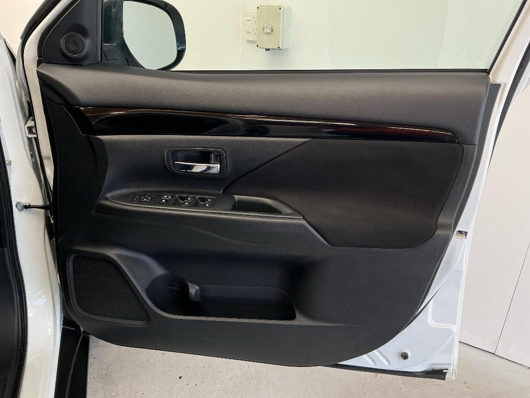 Photo '15' of Mitsubishi Outlander Photo '15' of Mitsubishi Outlander