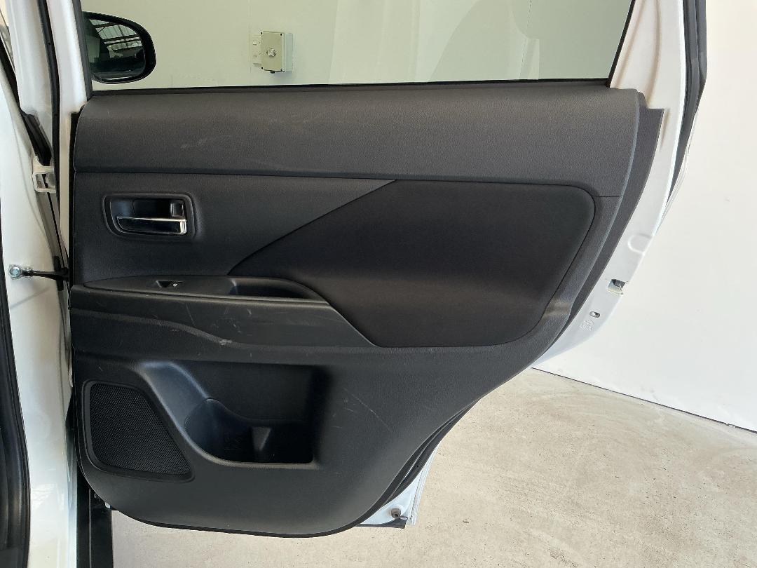 Photo '19' of Mitsubishi Outlander Photo '19' of Mitsubishi Outlander