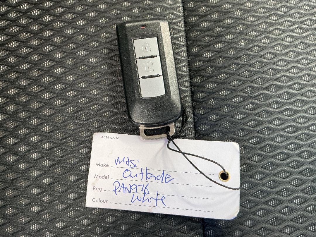 Photo '22' of Mitsubishi Outlander Photo '22' of Mitsubishi Outlander