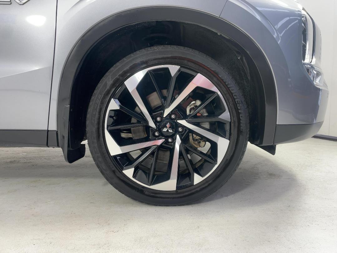 Photo '9' of Mitsubishi Outlander