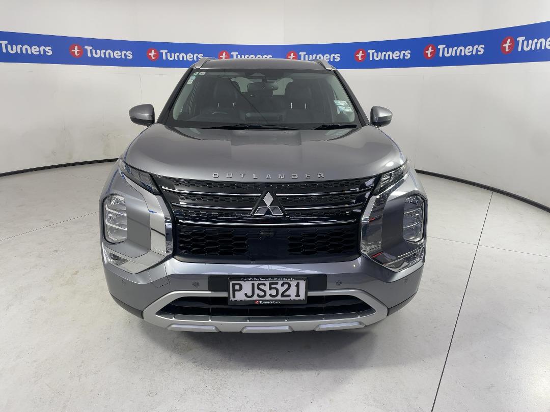 Photo '2' of Mitsubishi Outlander