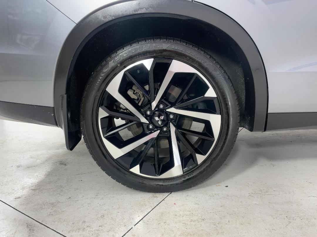 Photo '12' of Mitsubishi Outlander