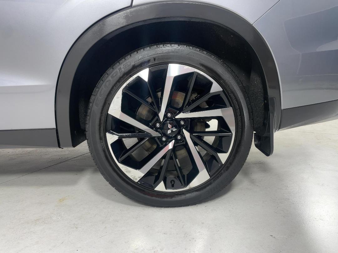 Photo '11' of Mitsubishi Outlander