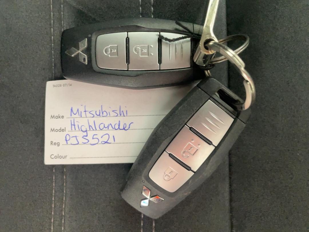 Photo '22' of Mitsubishi Outlander