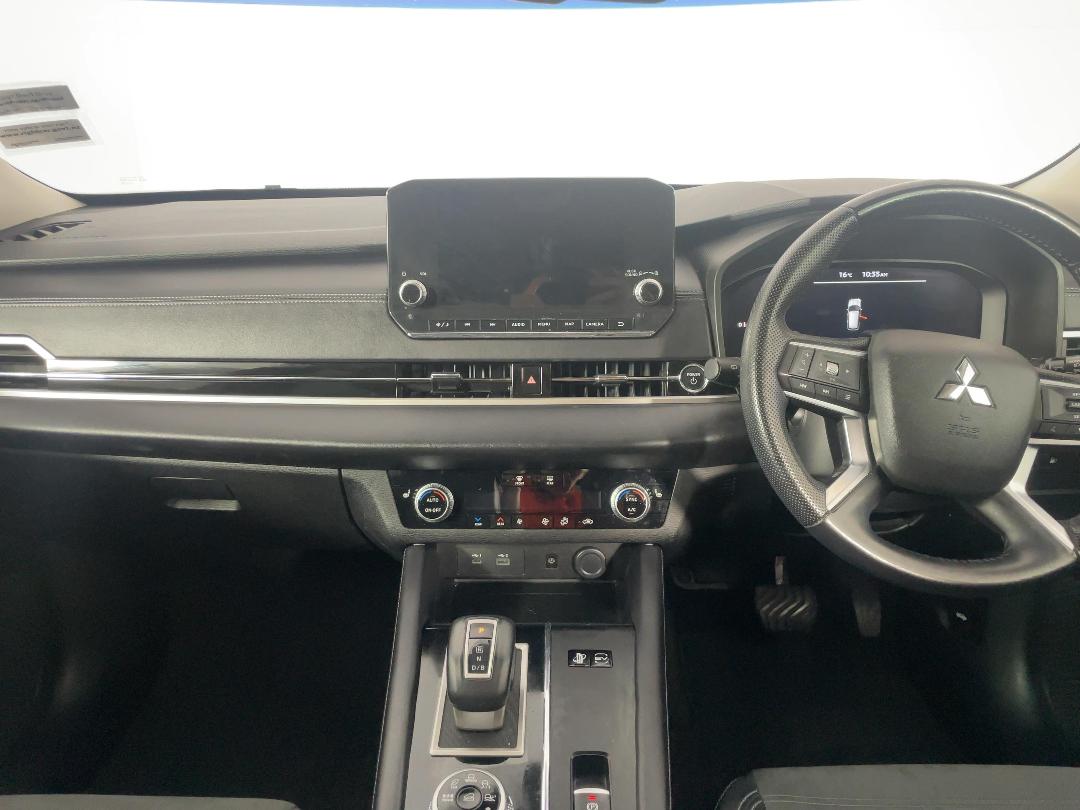 Photo '17' of Mitsubishi Outlander