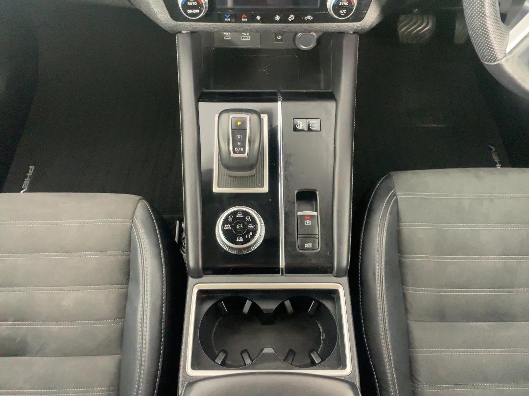 Photo '18' of Mitsubishi Outlander