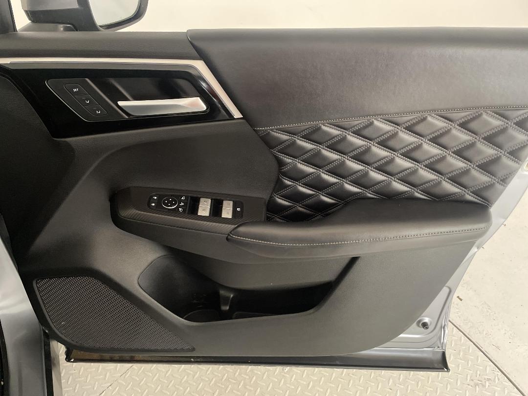 Photo '15' of Mitsubishi Outlander Photo '15' of Mitsubishi Outlander