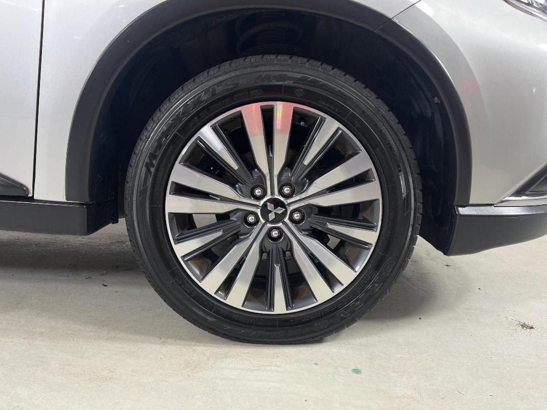 Photo '9' of Mitsubishi Outlander Photo '9' of Mitsubishi Outlander