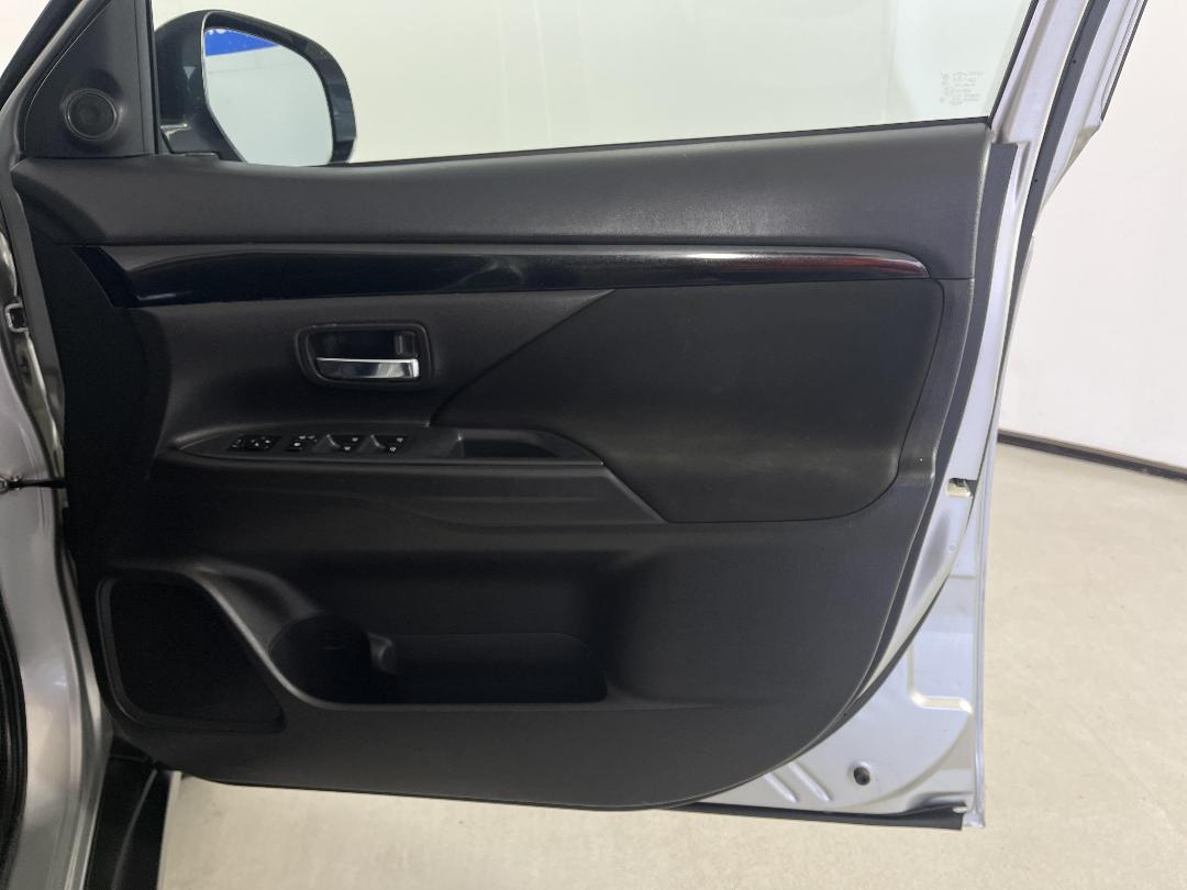 Photo '15' of Mitsubishi Outlander Photo '15' of Mitsubishi Outlander