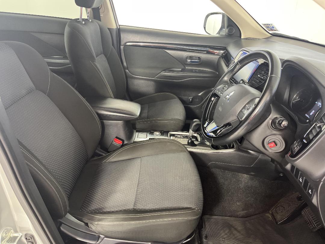 Photo '16' of Mitsubishi Outlander Photo '16' of Mitsubishi Outlander