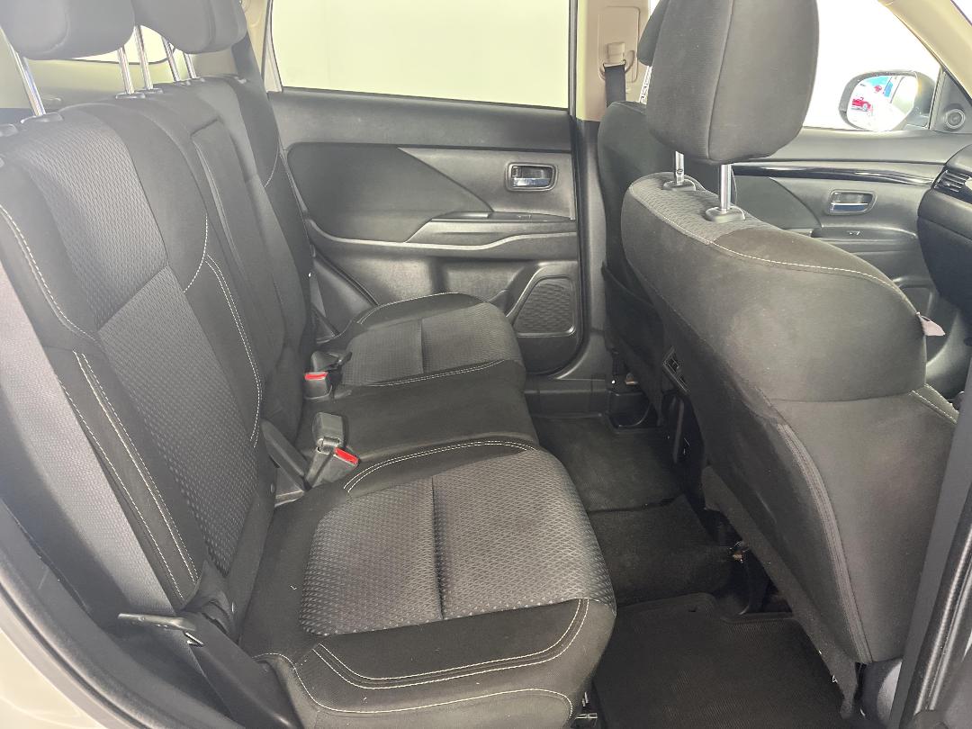 Photo '20' of Mitsubishi Outlander Photo '20' of Mitsubishi Outlander