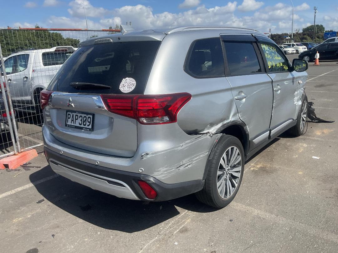 Photo '2' of Mitsubishi Outlander LS