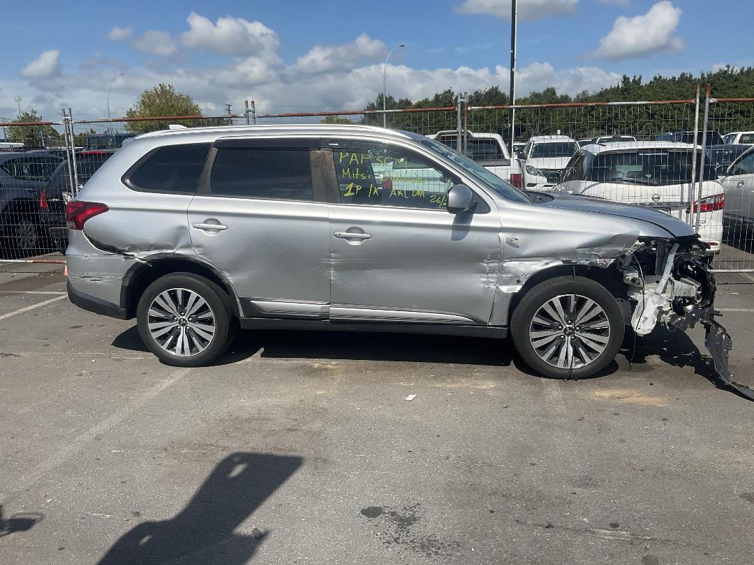 Photo '3' of Mitsubishi Outlander LS