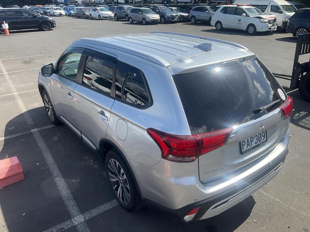 Photo '4' of Mitsubishi Outlander LS