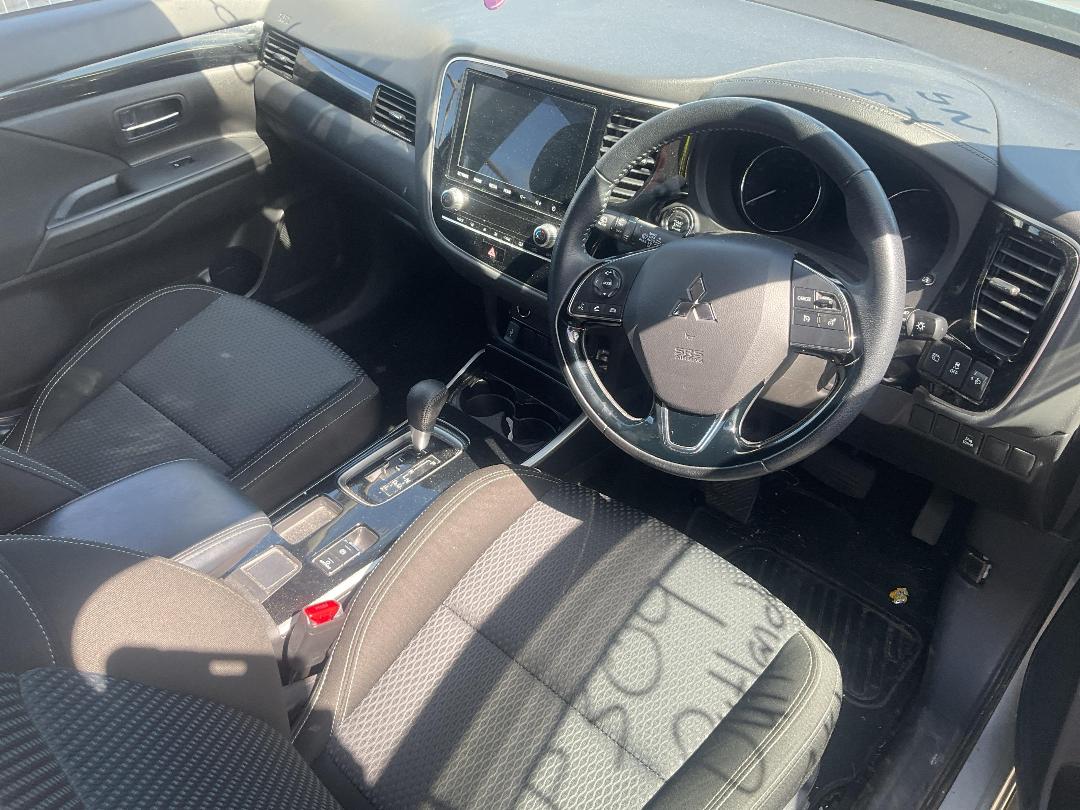 Photo '10' of Mitsubishi Outlander LS