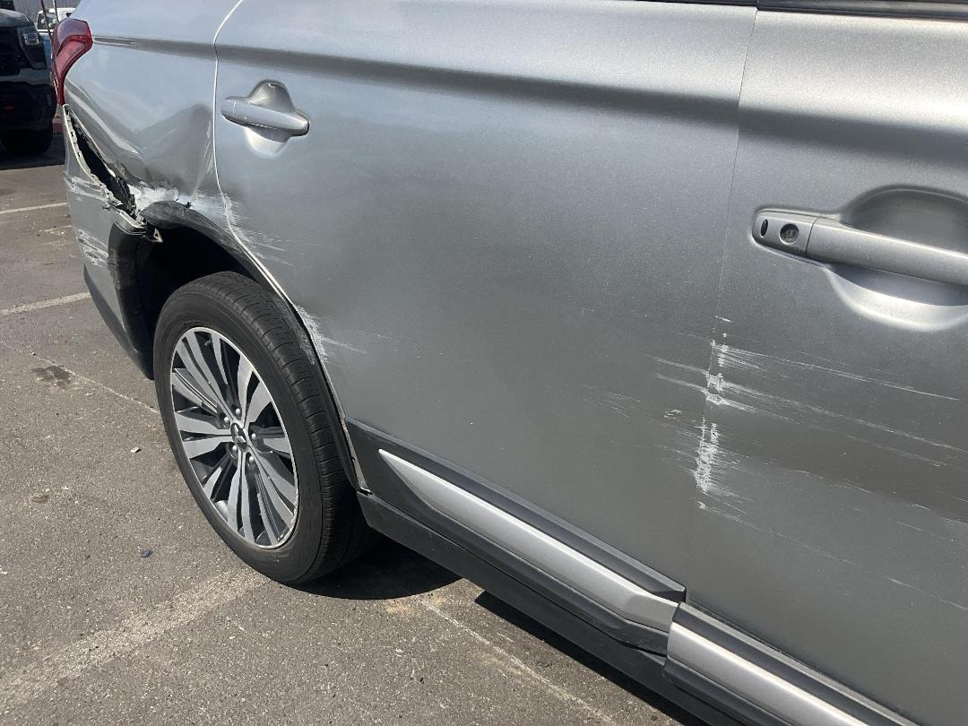 Photo '8' of Mitsubishi Outlander LS